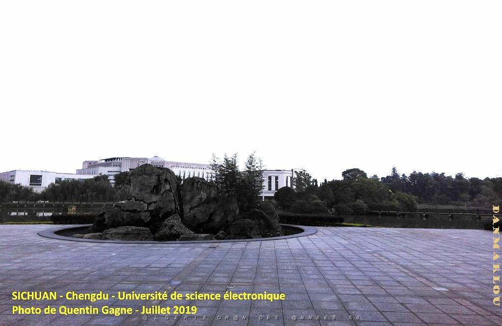 Chengdu- Universite Science electronique 034.jpg